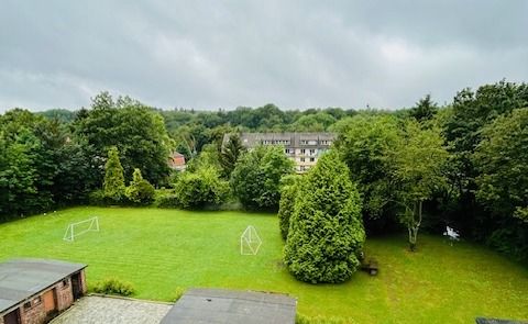 Rasenfläche mit Fußballtoren